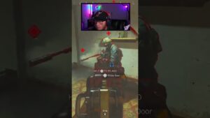 CALL OF DUTY WARZONE KEPT FEEDING ME ! 😱 #shorts