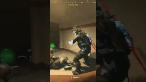 pov usas tonfa #warzone #callofduty #cod #humor #warzoneclips #funny #win #viral #warzonees #fyp